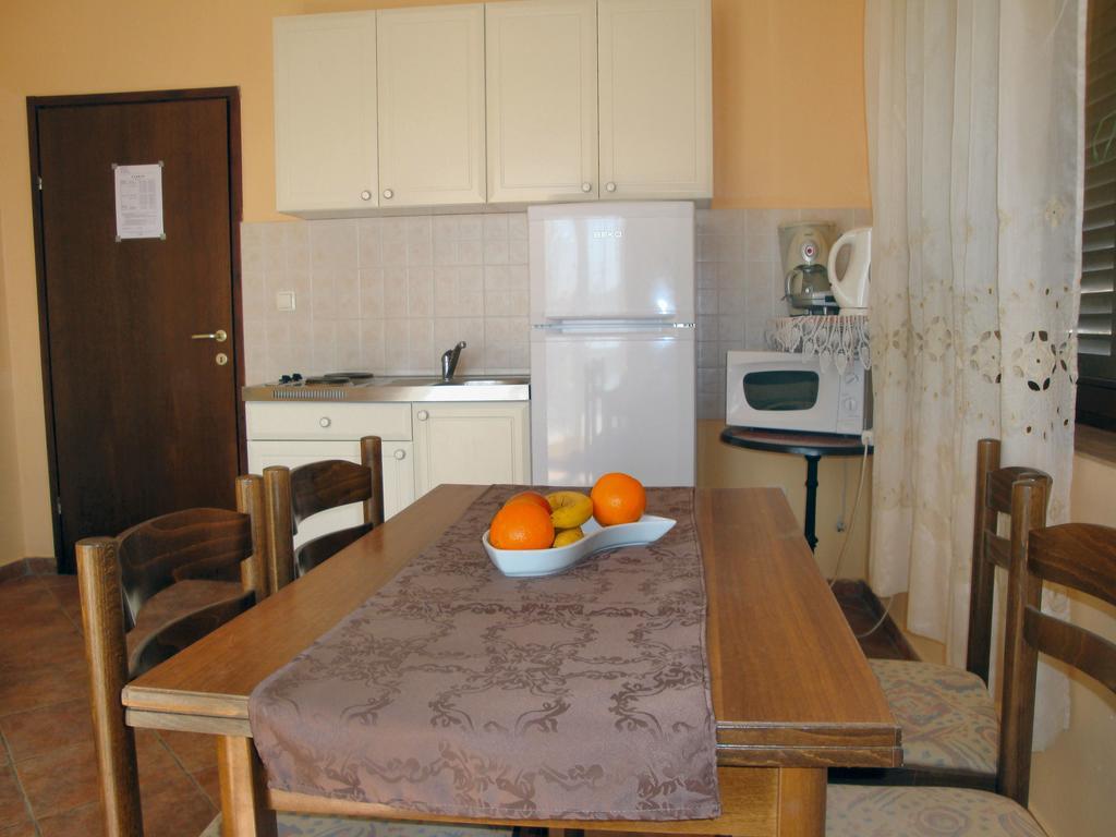 Apartments Vukelic Starigrad Paklenica Luaran gambar