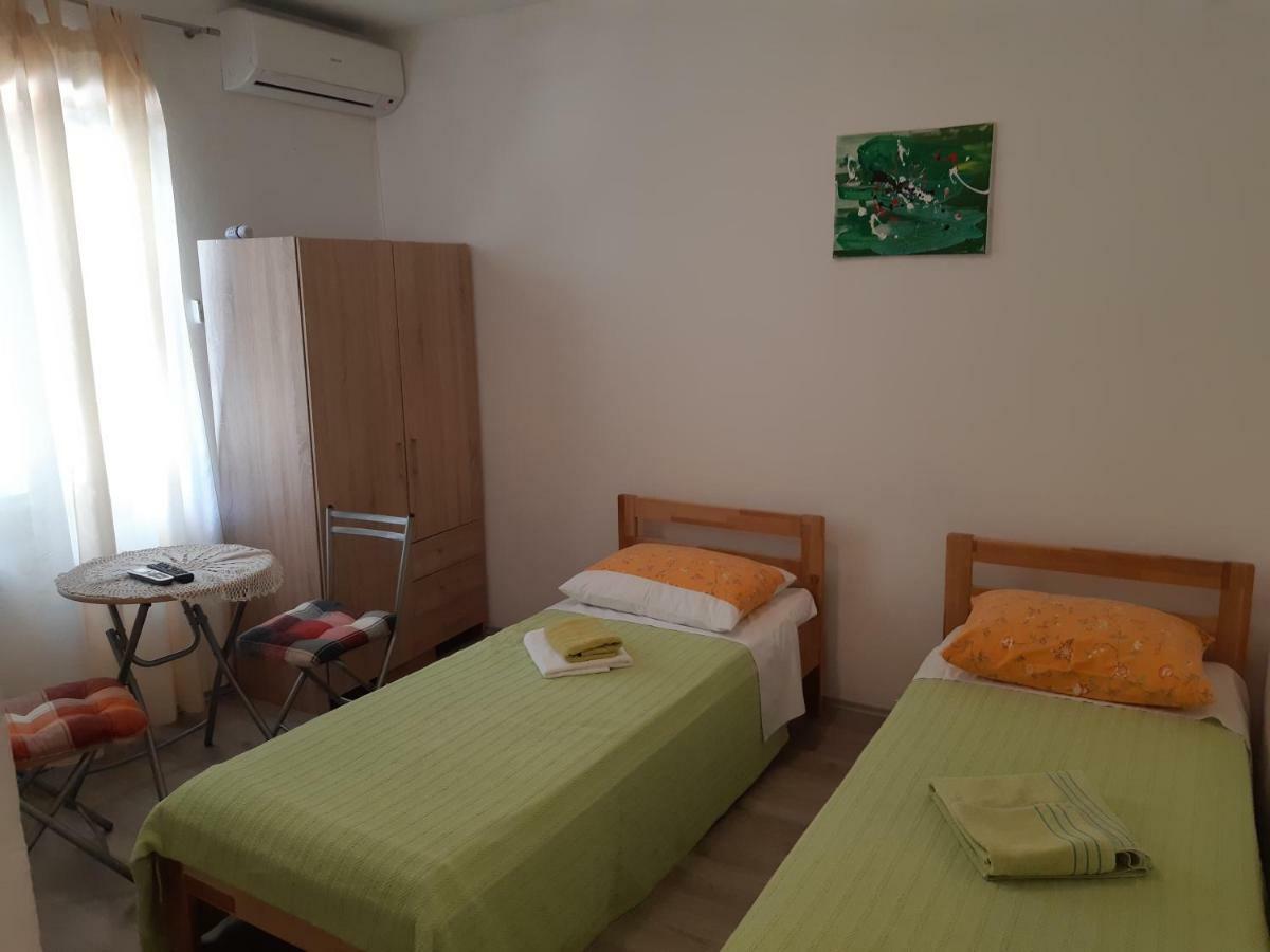 Apartments Vukelic Starigrad Paklenica Luaran gambar