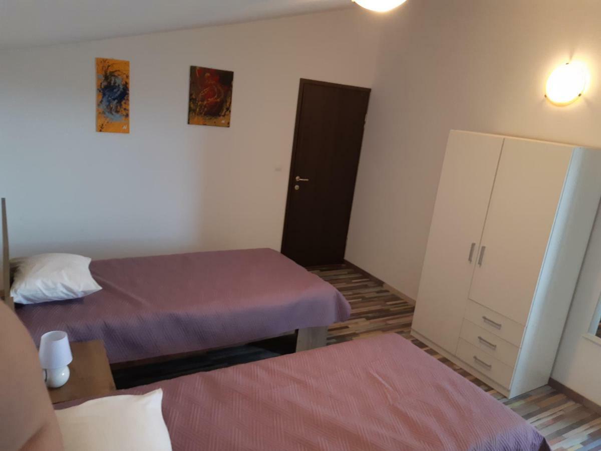 Apartments Vukelic Starigrad Paklenica Luaran gambar